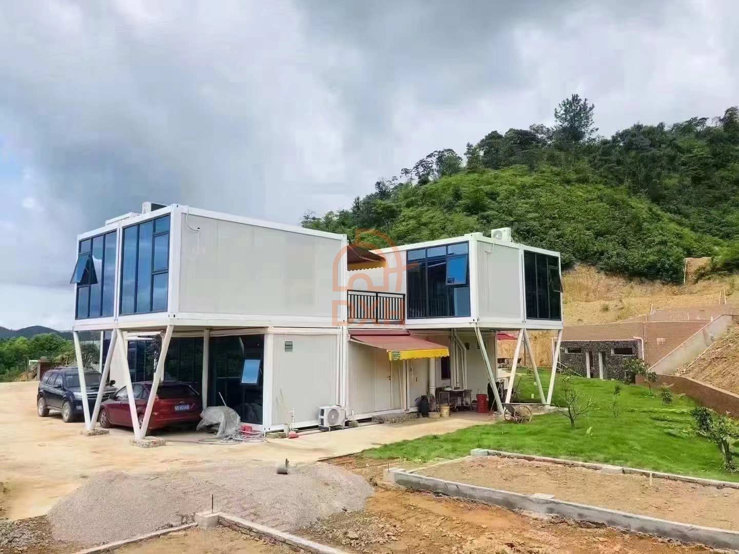 modern prefab house