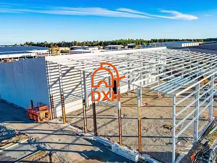 Construção de fábricas de aço nos Emirados Árabes Unidos